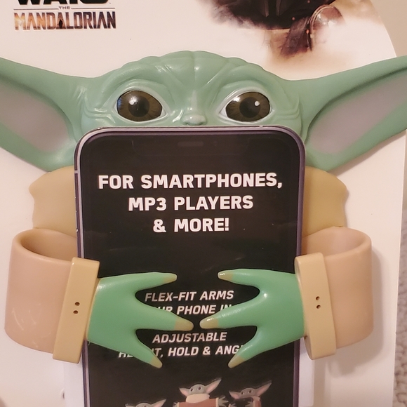 The child mandalorian phone holder stand - Picture 5 of 9